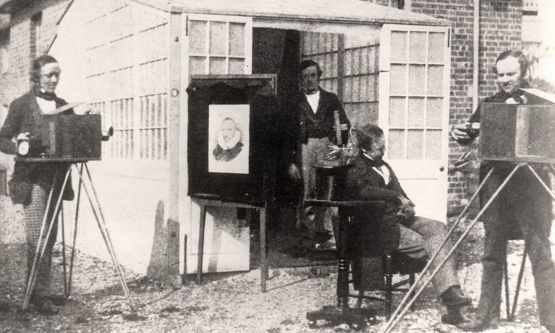 Уильям Генри Фокс Тальбот (William Henry Fox Talbot) - справа
